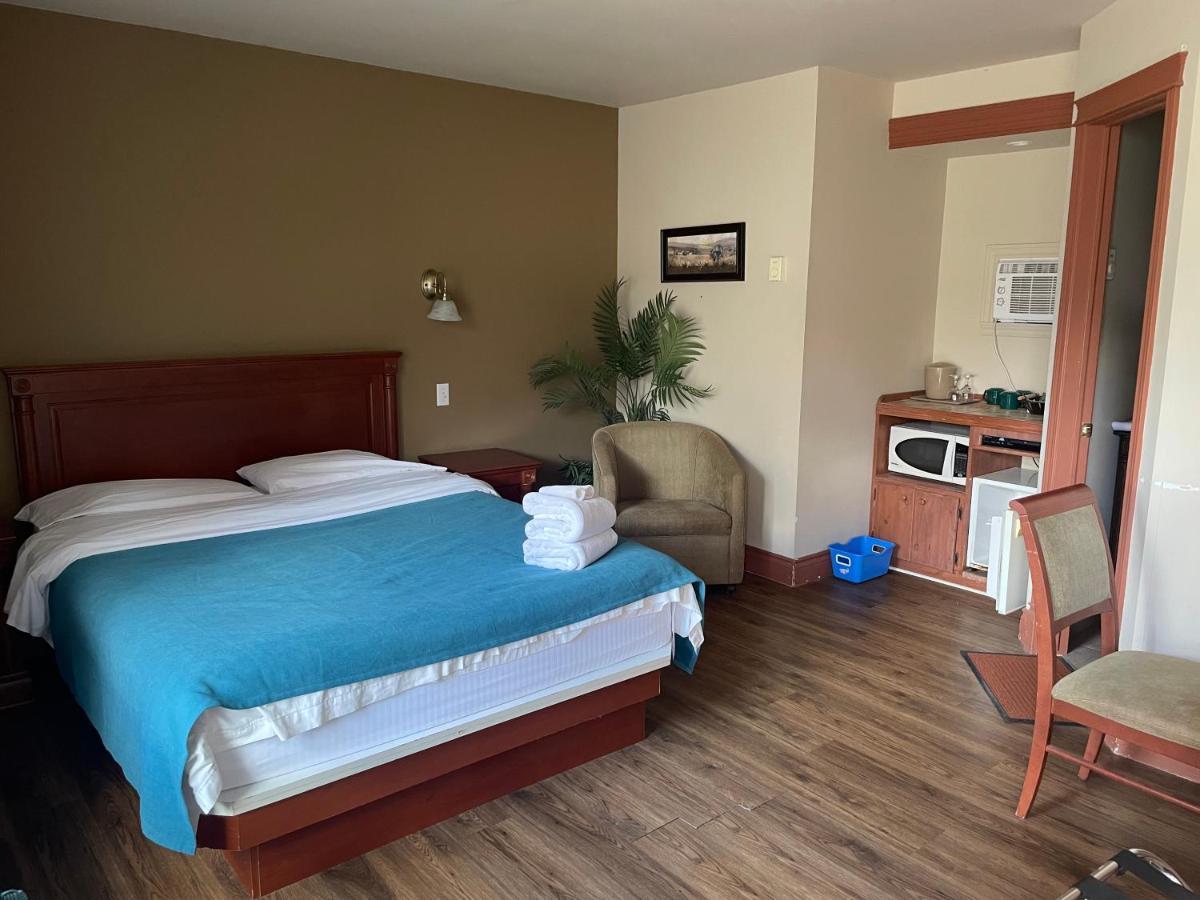 Motel Au P'Tit Sapin Mirabel Eksteriør billede