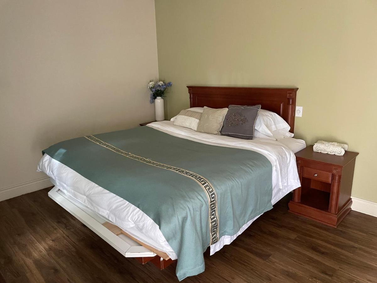 Motel Au P'Tit Sapin Mirabel Eksteriør billede